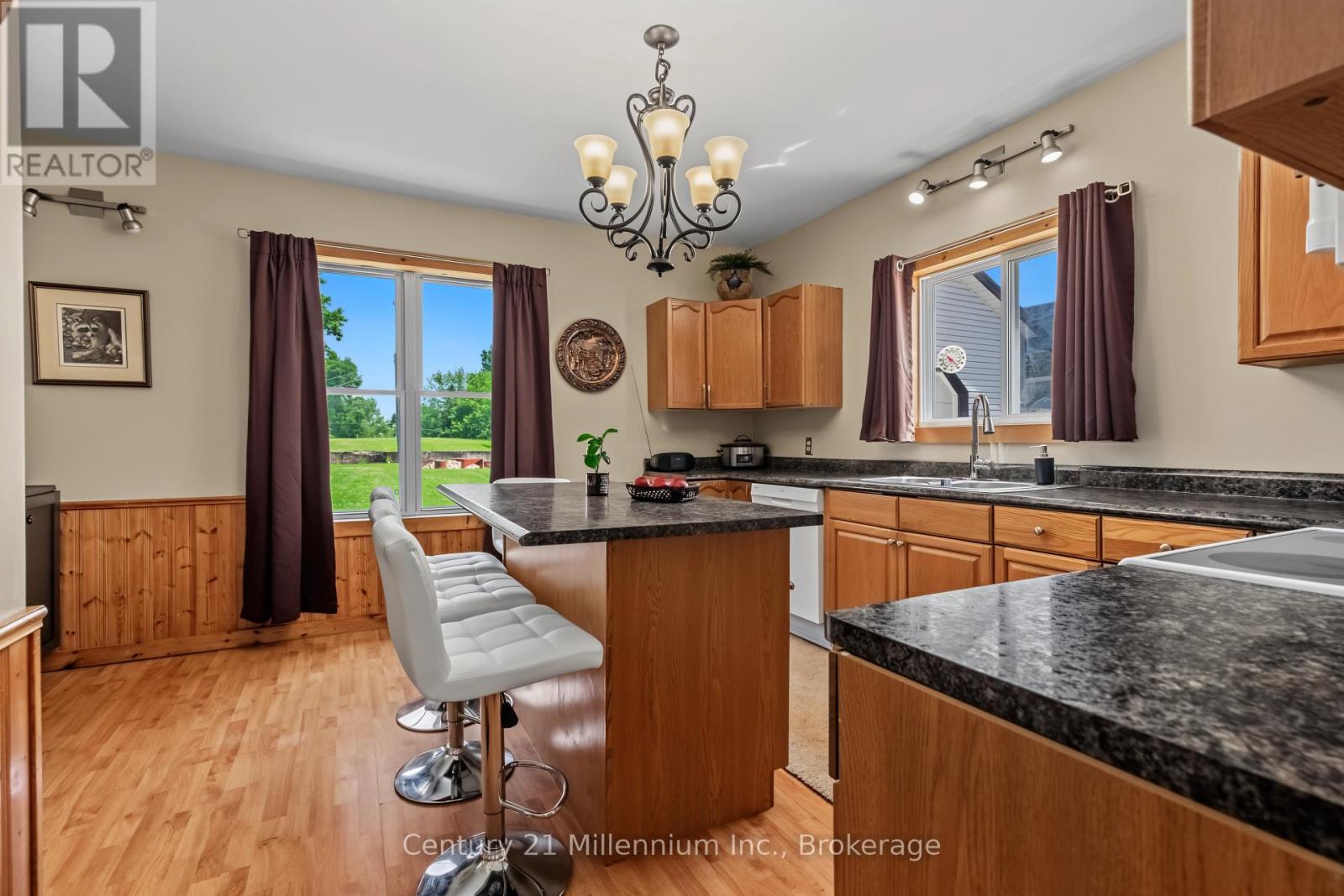 544 LOUISA STREET - 11