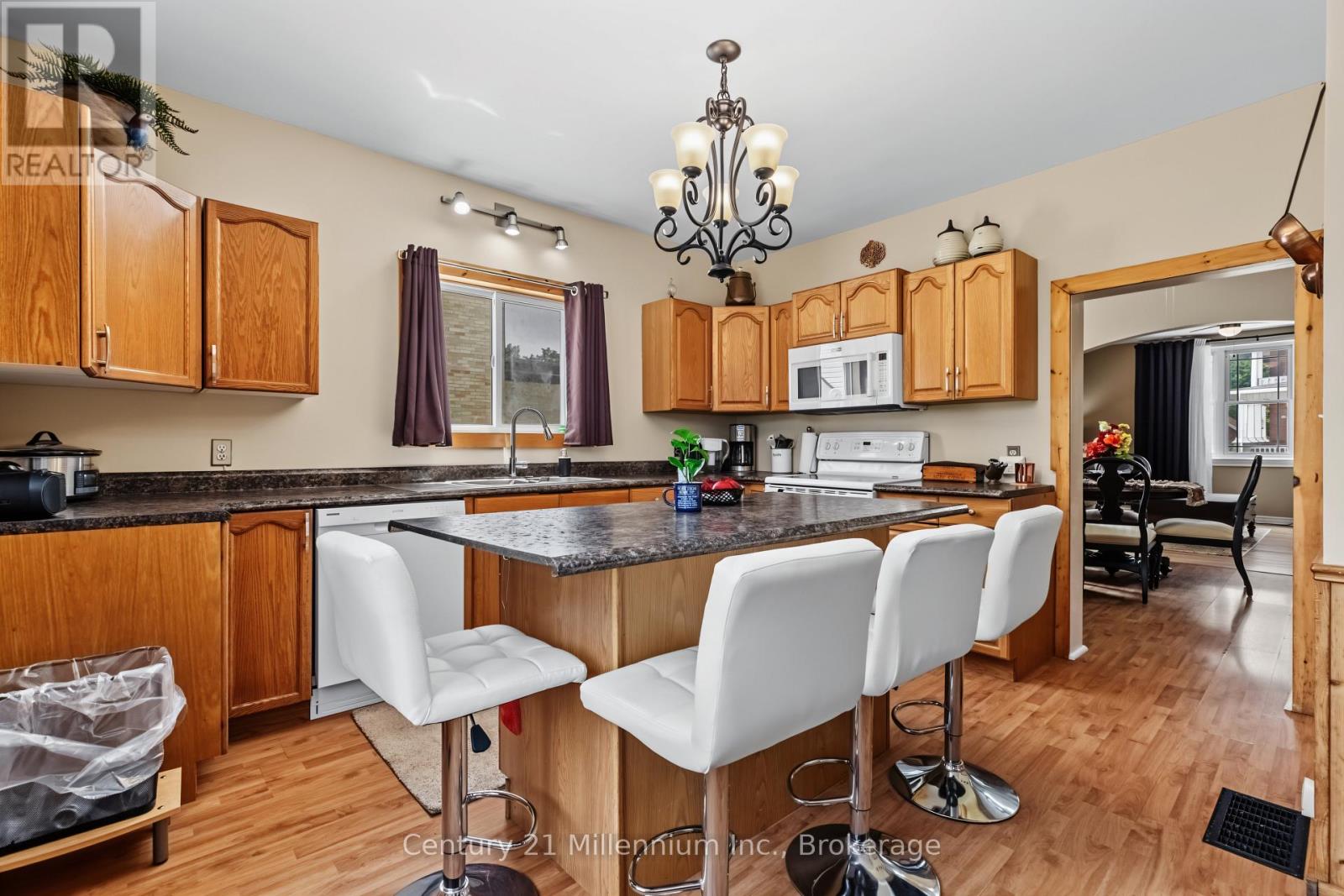 544 LOUISA STREET - 12