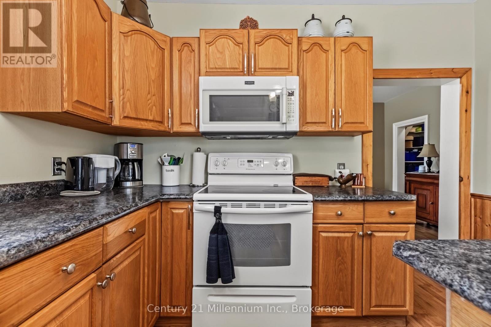 544 LOUISA STREET - 13