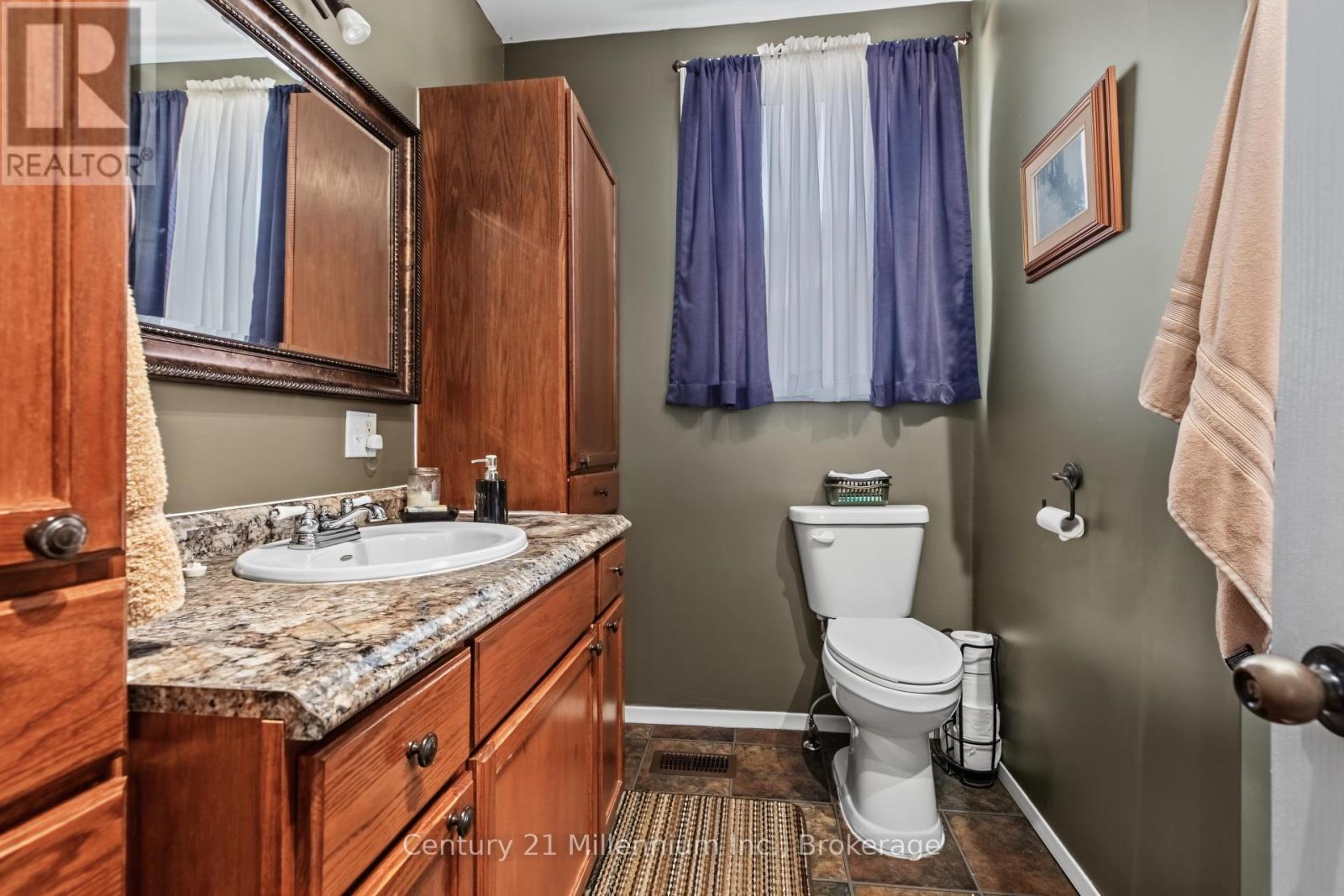 544 LOUISA STREET - 16