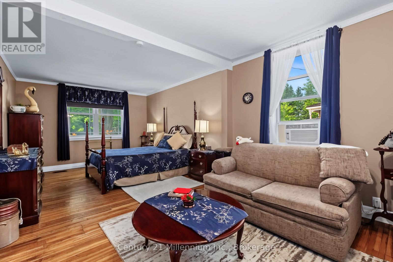 544 LOUISA STREET - 18
