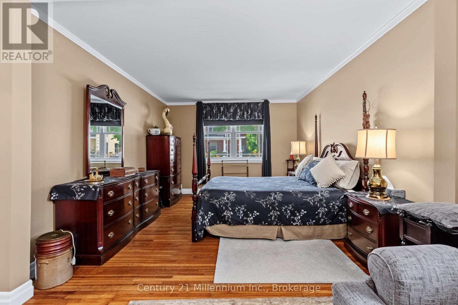 544 LOUISA STREET - 19