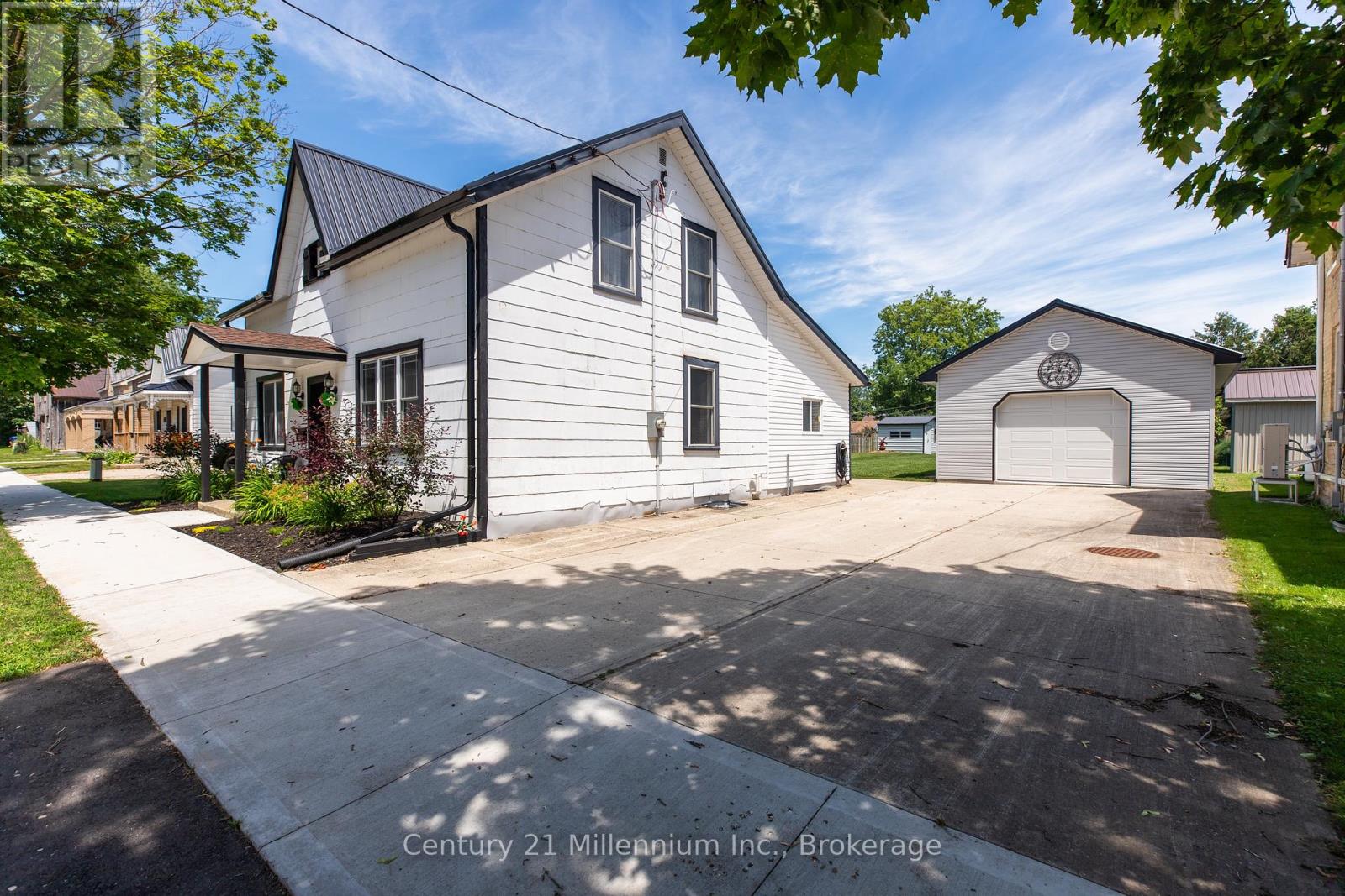 544 LOUISA STREET - 2