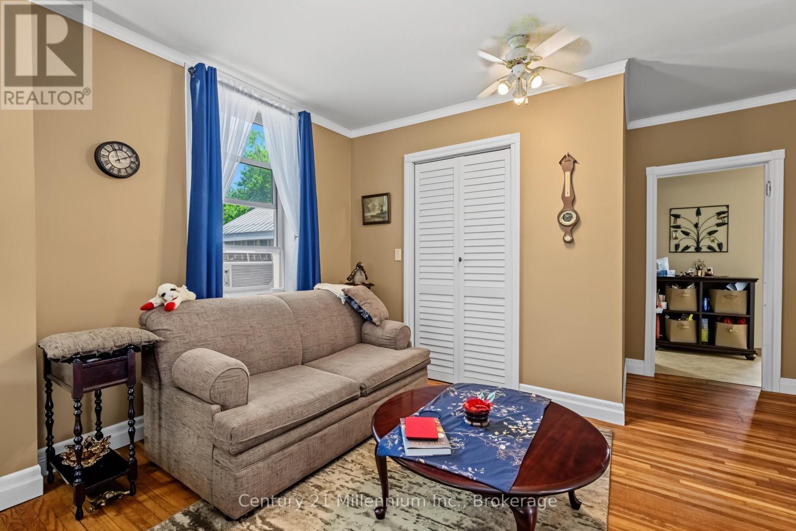 544 LOUISA STREET - 20