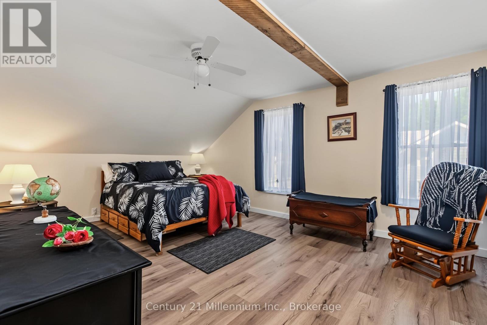544 LOUISA STREET - 22