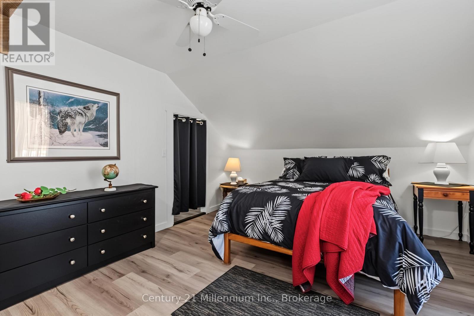 544 LOUISA STREET - 23