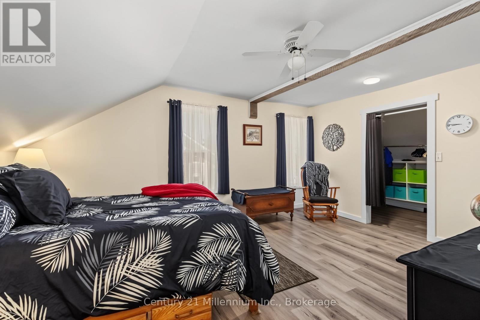544 LOUISA STREET - 24