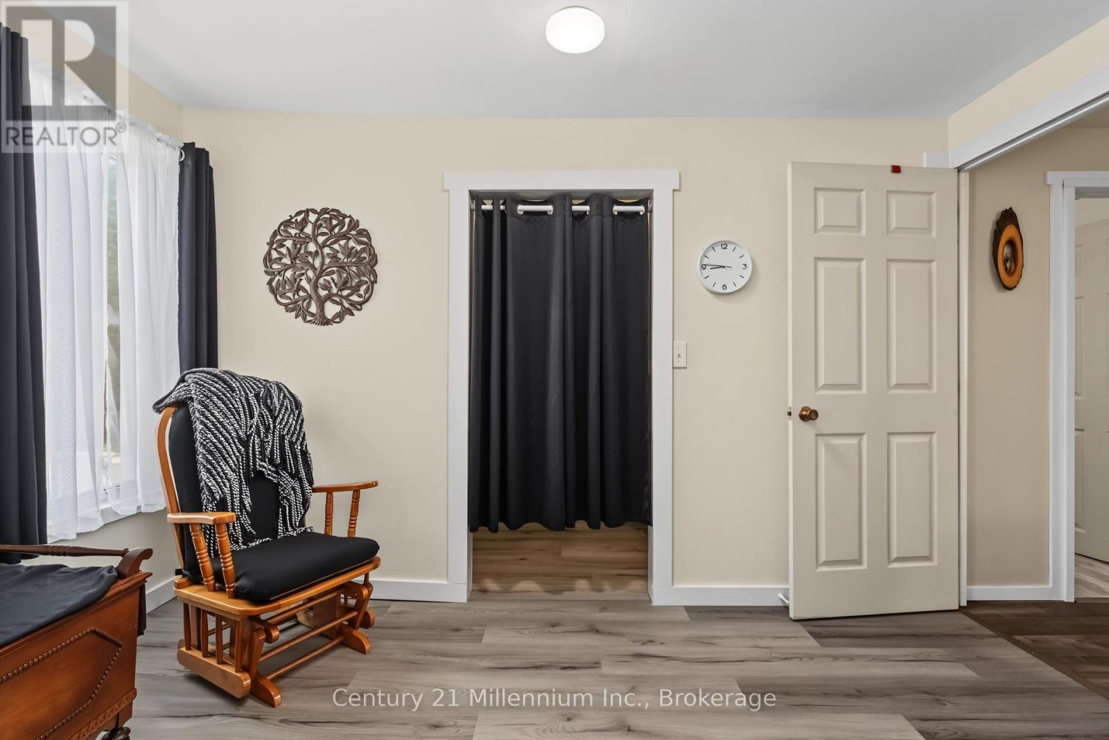544 LOUISA STREET - 25