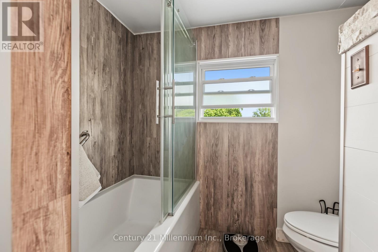 544 LOUISA STREET - 27