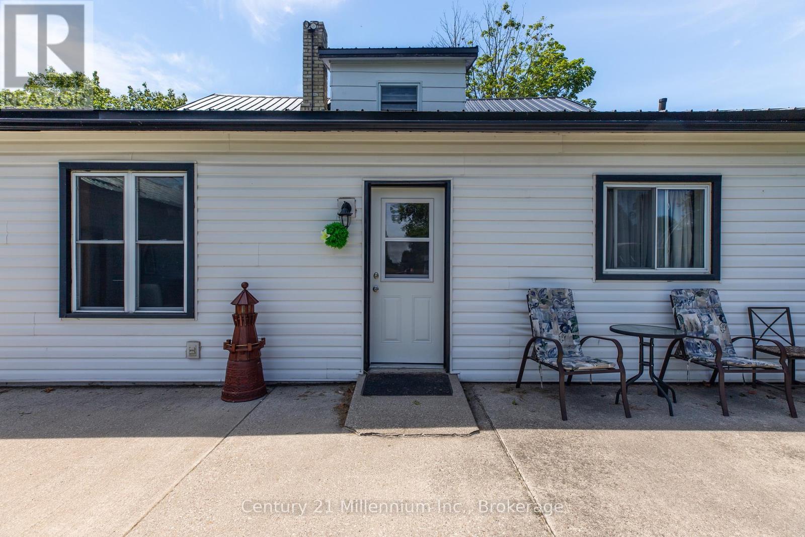 544 LOUISA STREET - 32