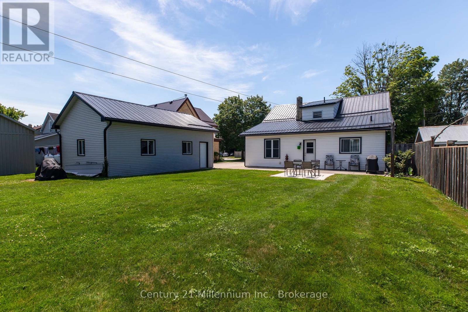 544 LOUISA STREET - 34