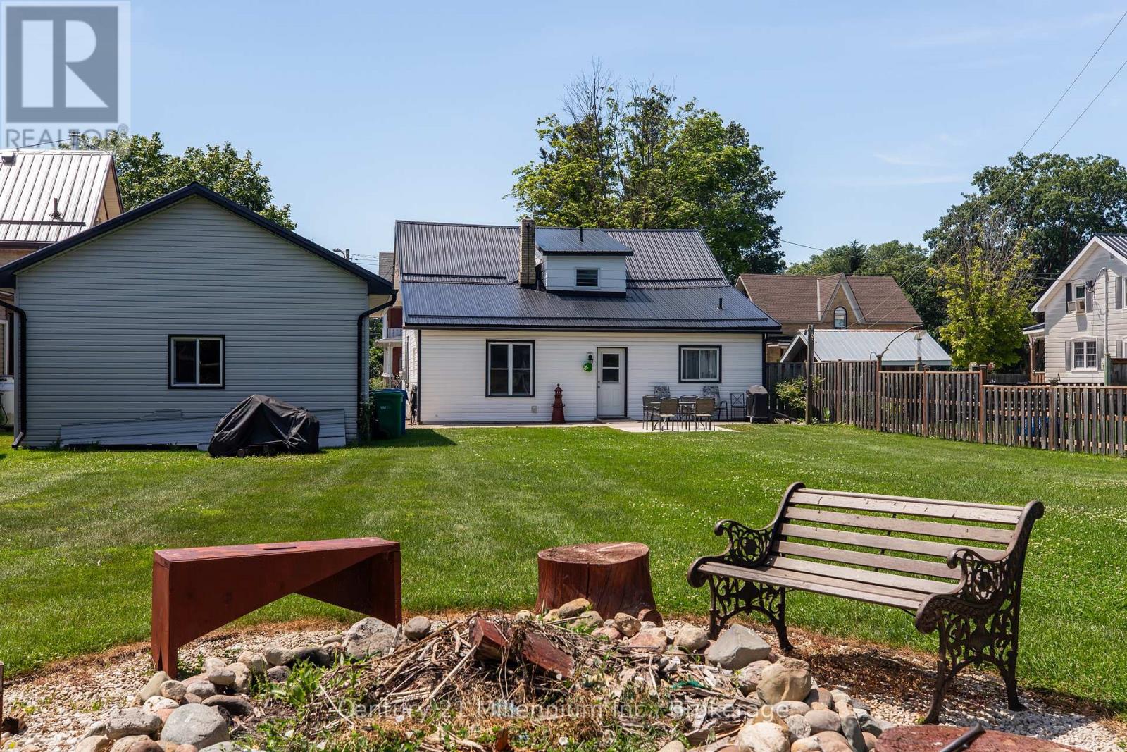 544 LOUISA STREET - 36
