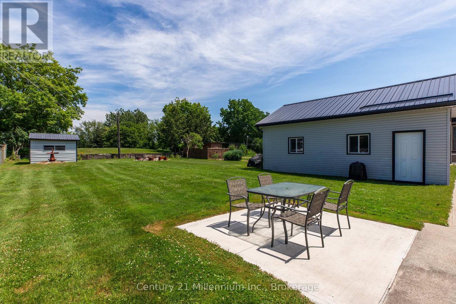 544 LOUISA STREET - 38