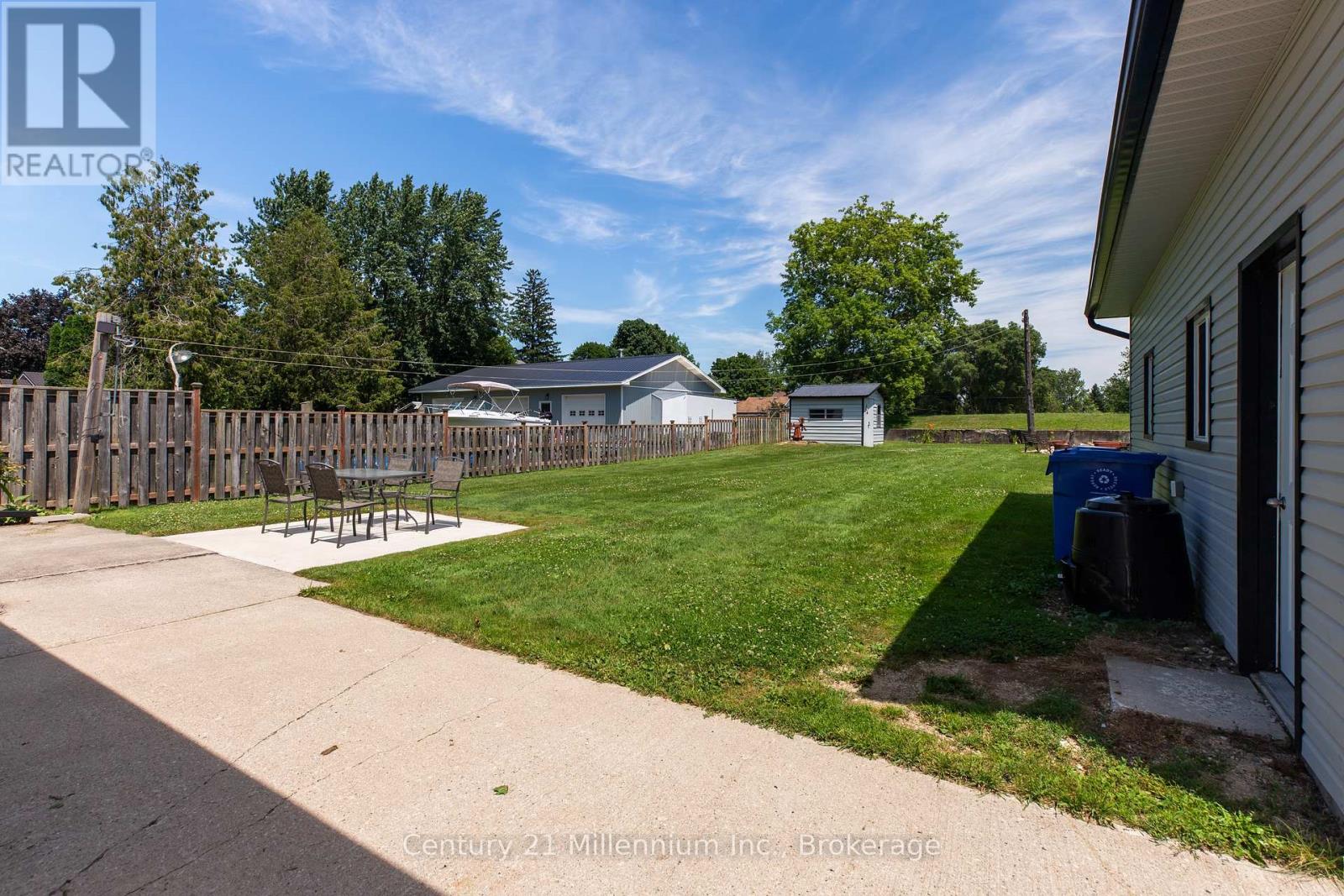 544 LOUISA STREET - 40