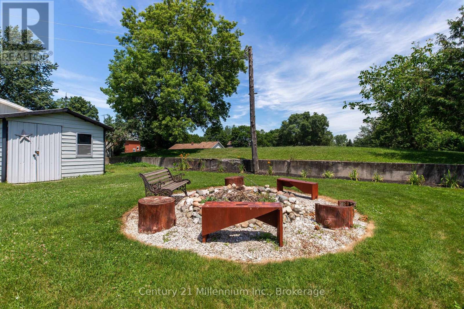 544 LOUISA STREET - 41