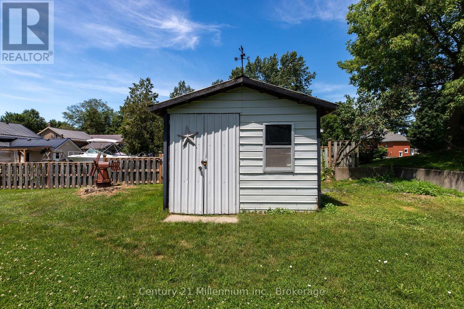 544 LOUISA STREET - 42
