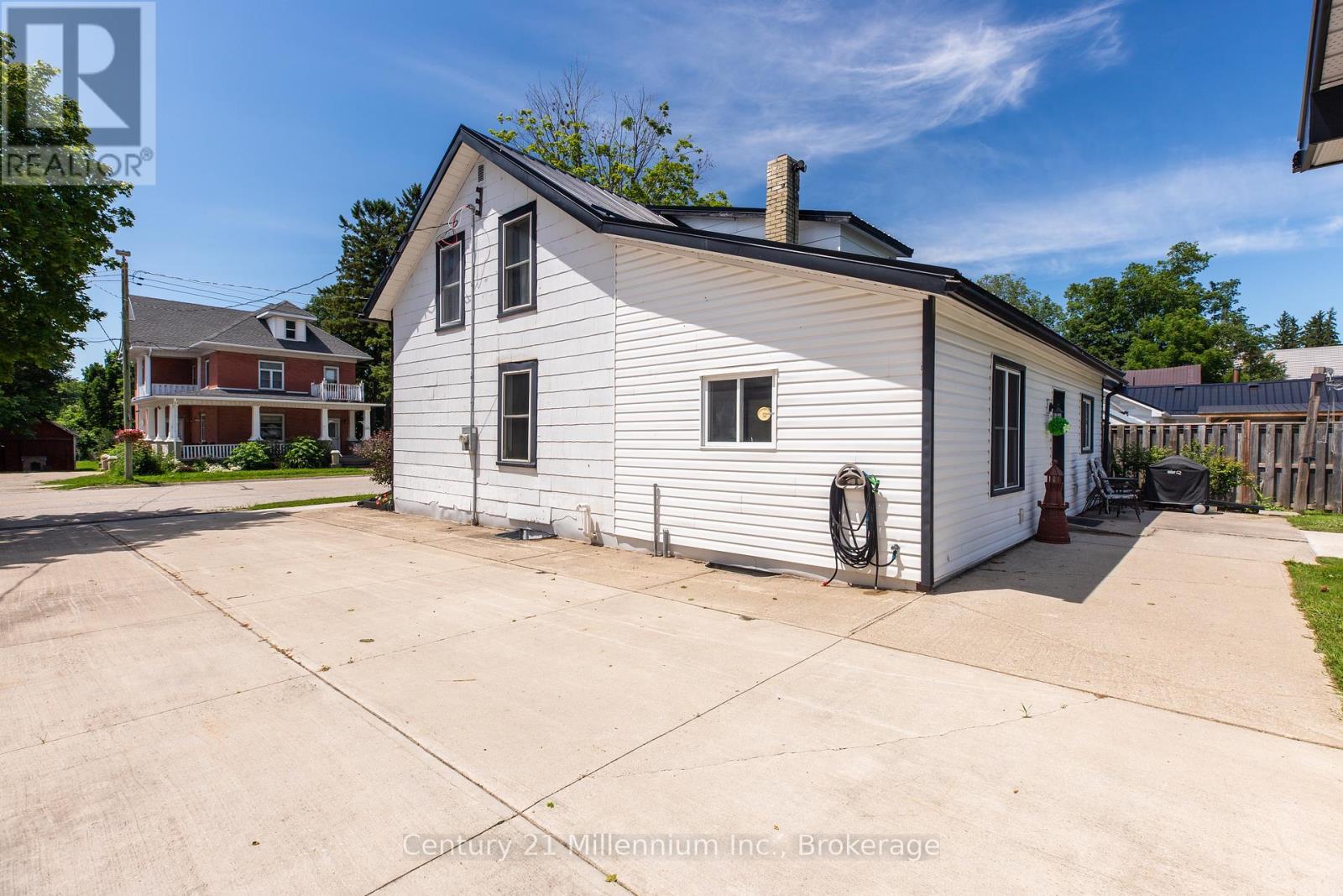 544 LOUISA STREET - 43