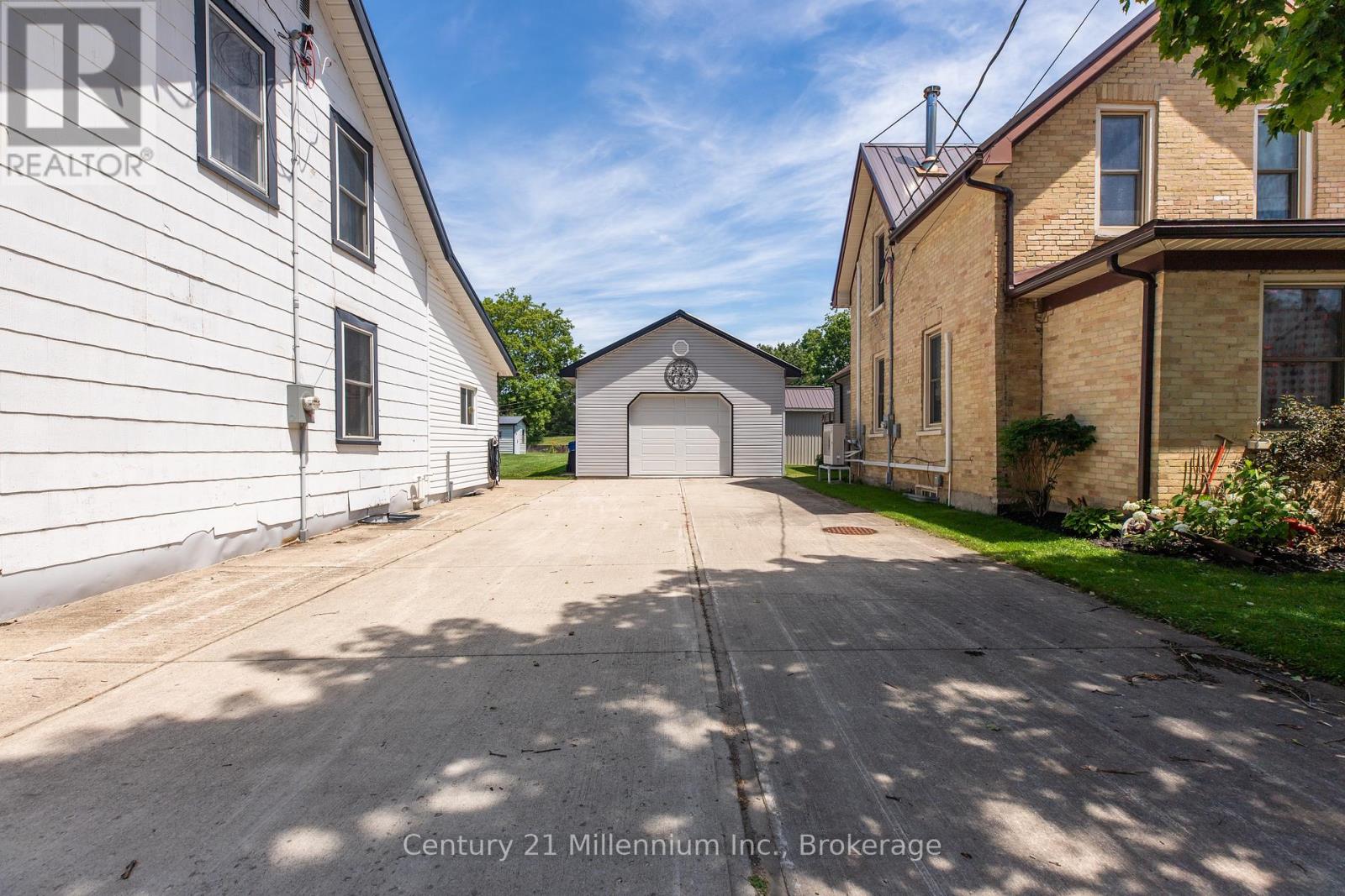 544 LOUISA STREET - 44
