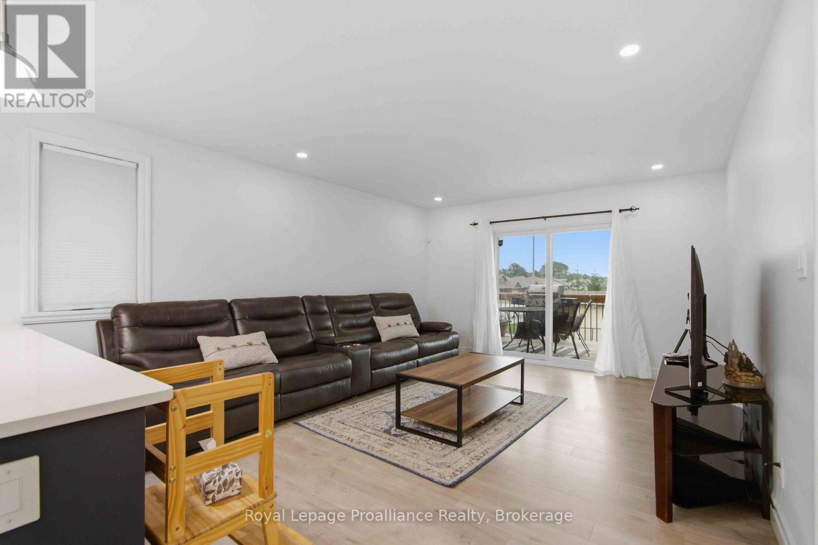 21 CEDAR PARK CRESCENT - 11