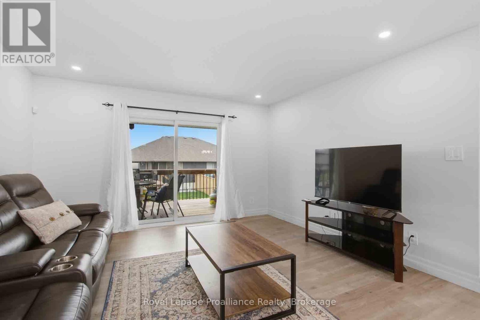 21 CEDAR PARK CRESCENT - 12