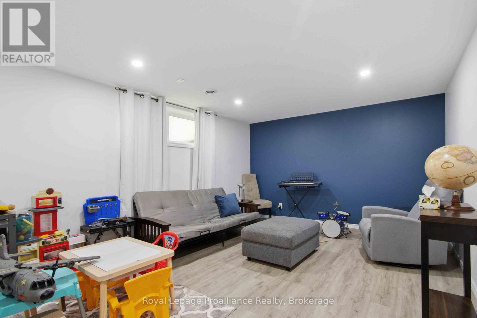 21 CEDAR PARK CRESCENT - 20