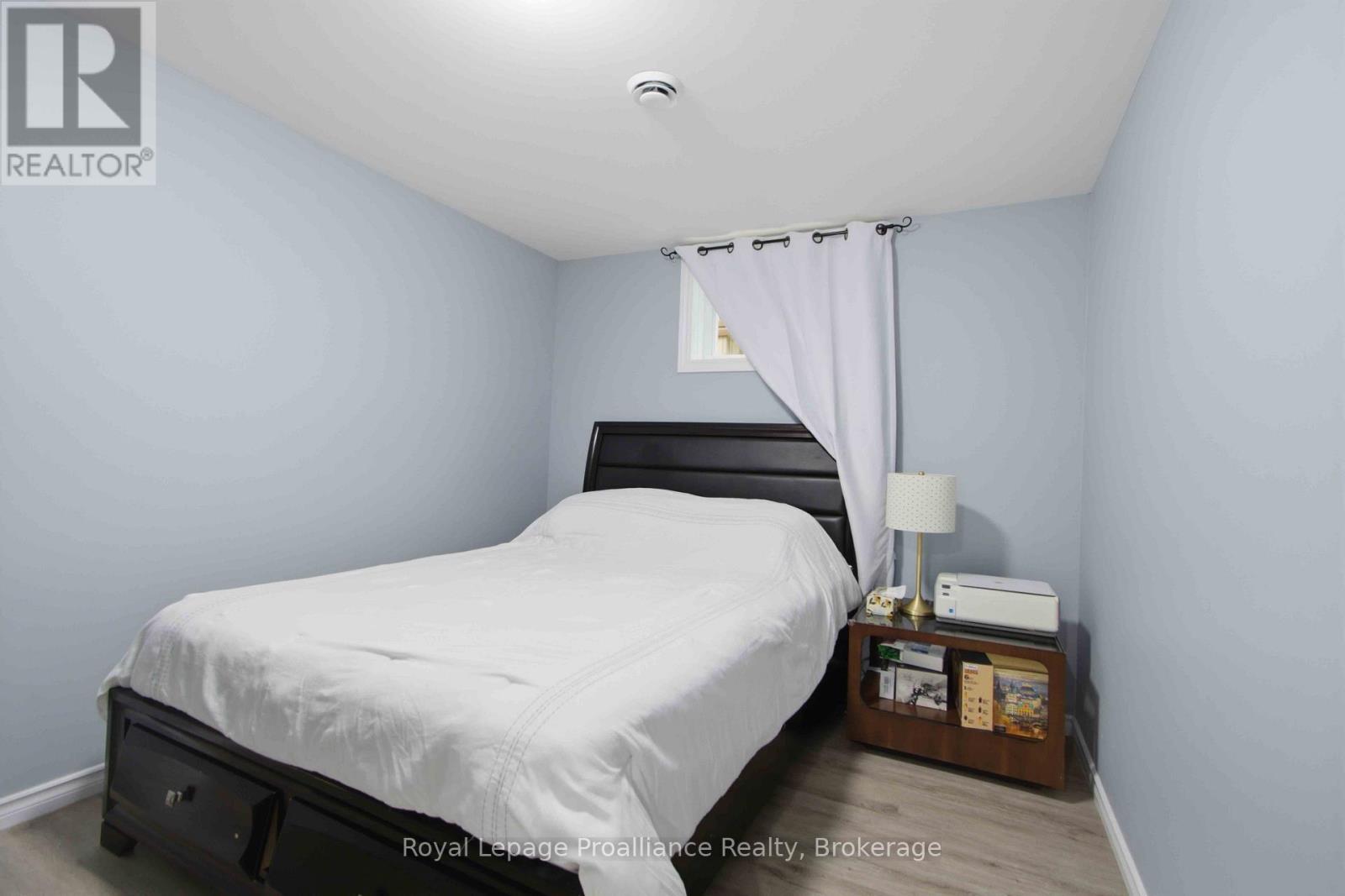 21 CEDAR PARK CRESCENT - 22