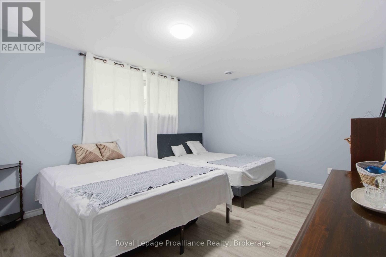 21 CEDAR PARK CRESCENT - 23