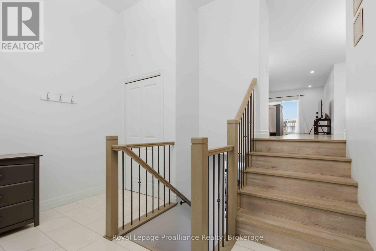 21 CEDAR PARK CRESCENT - 4