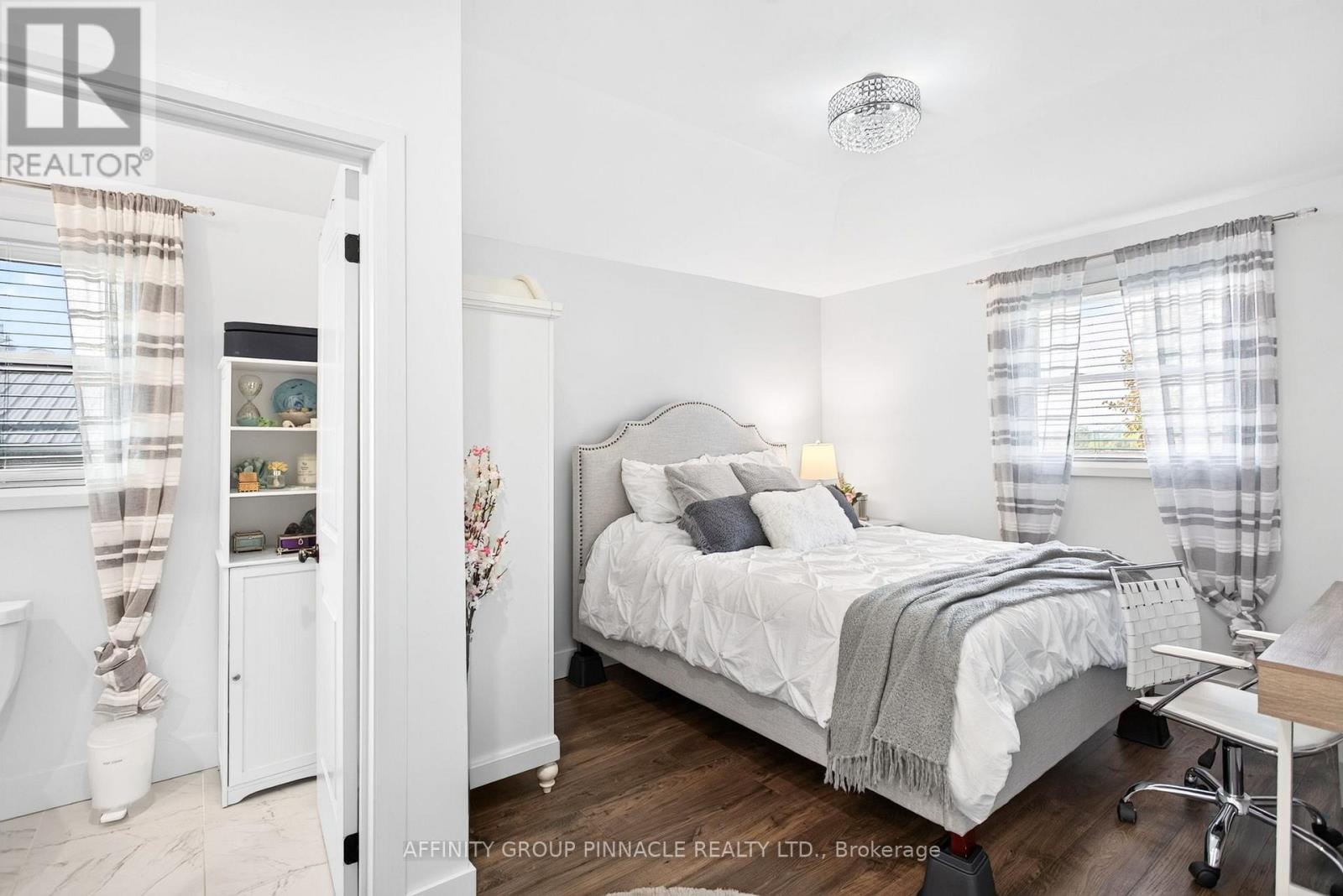 8 BRENDA BOULEVARD - 20