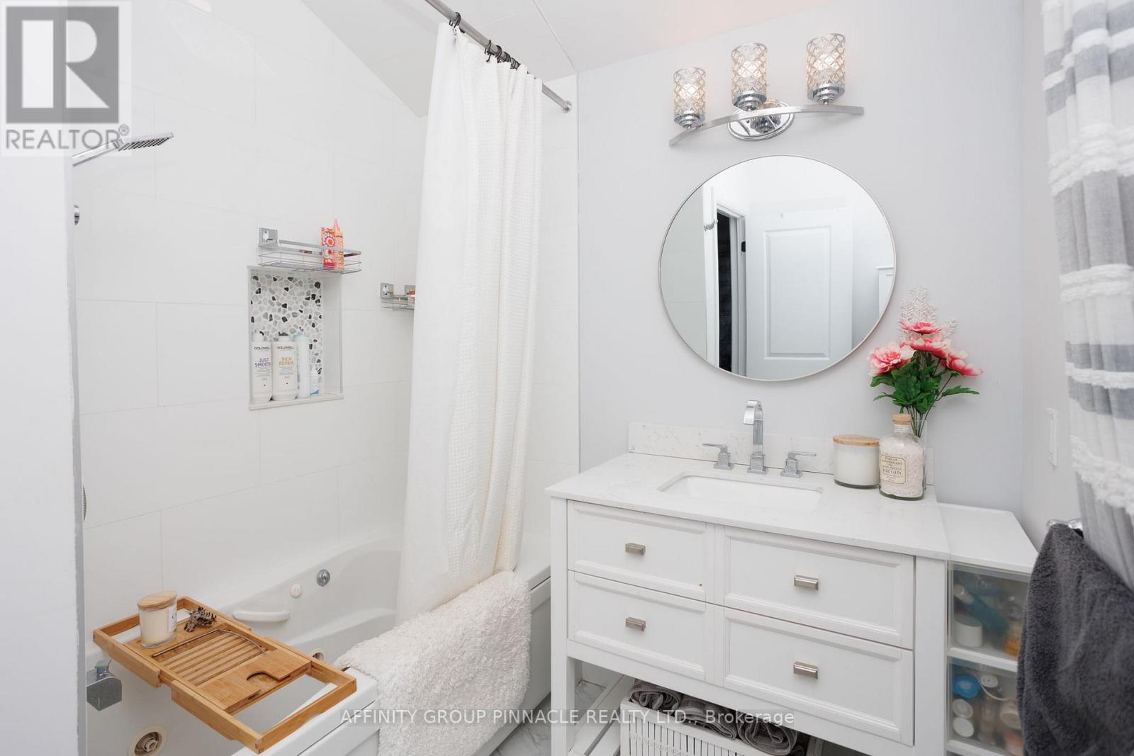 8 BRENDA BOULEVARD - 22
