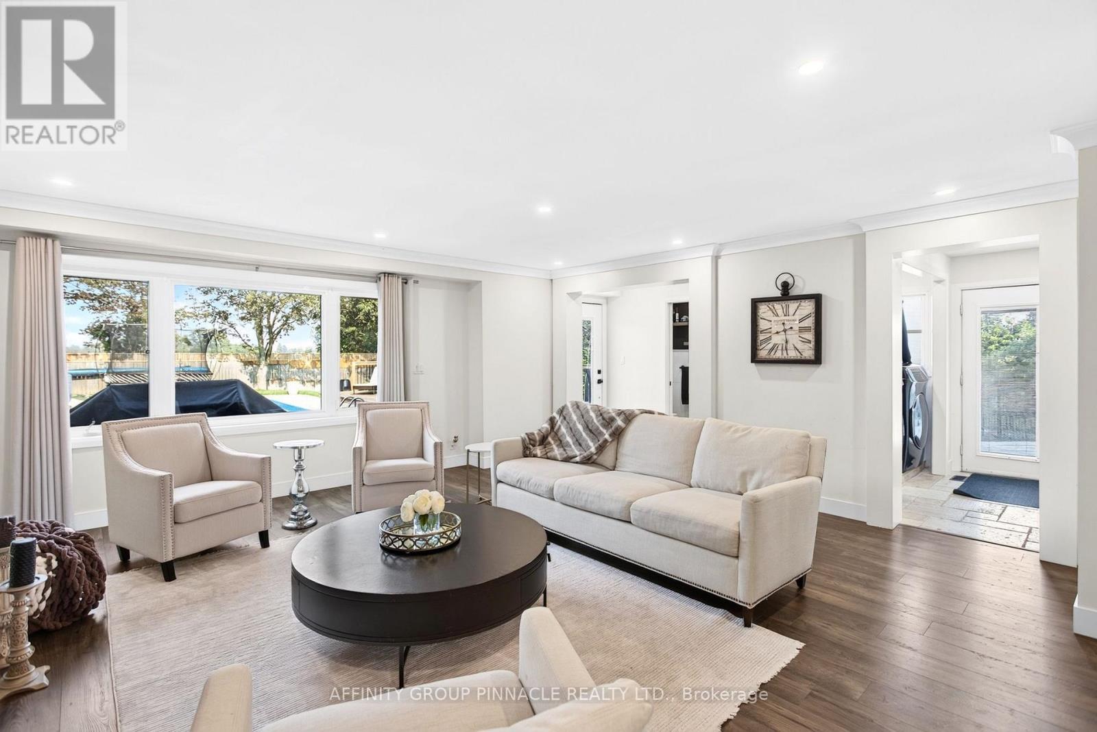 8 BRENDA BOULEVARD - 24