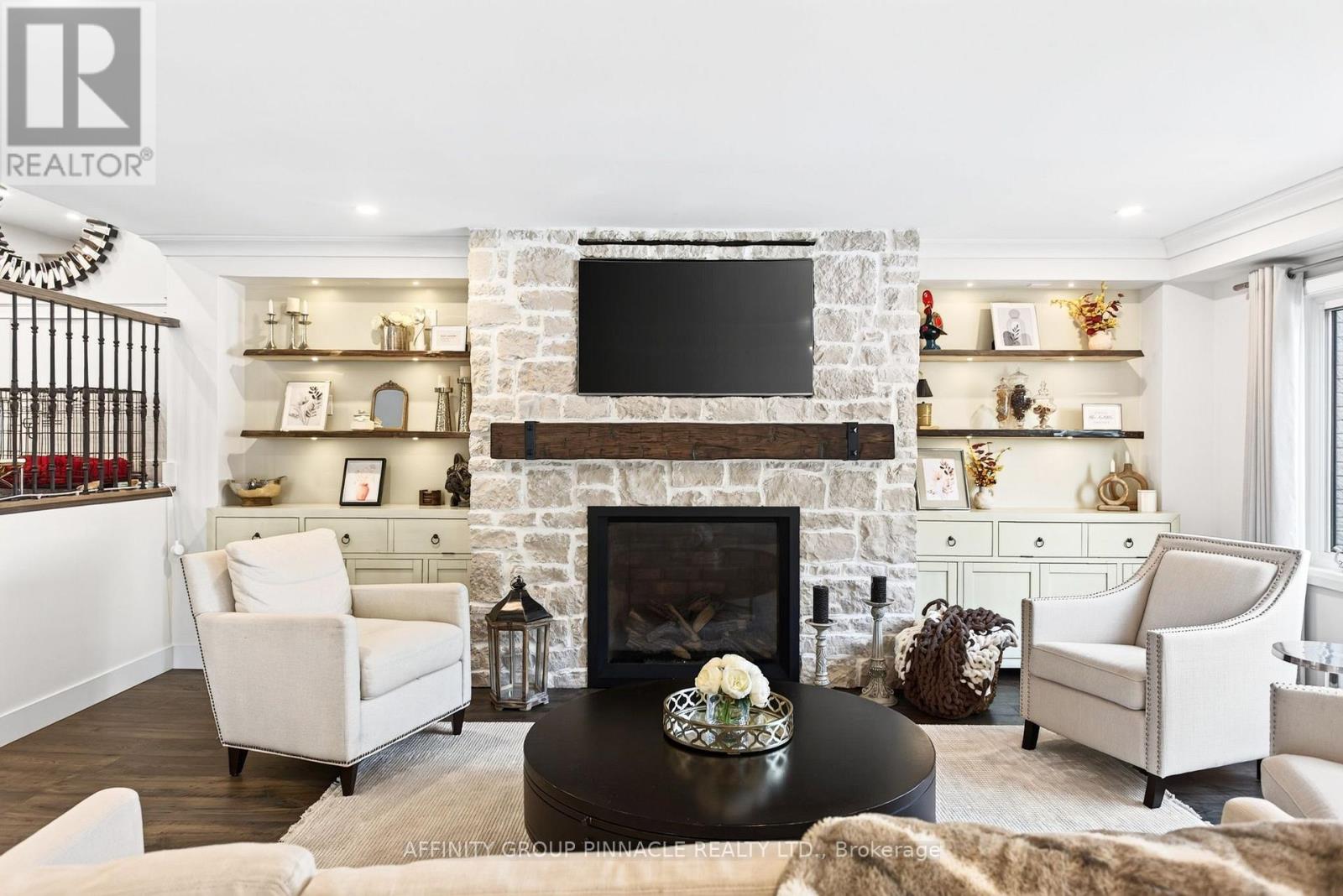 8 BRENDA BOULEVARD - 25