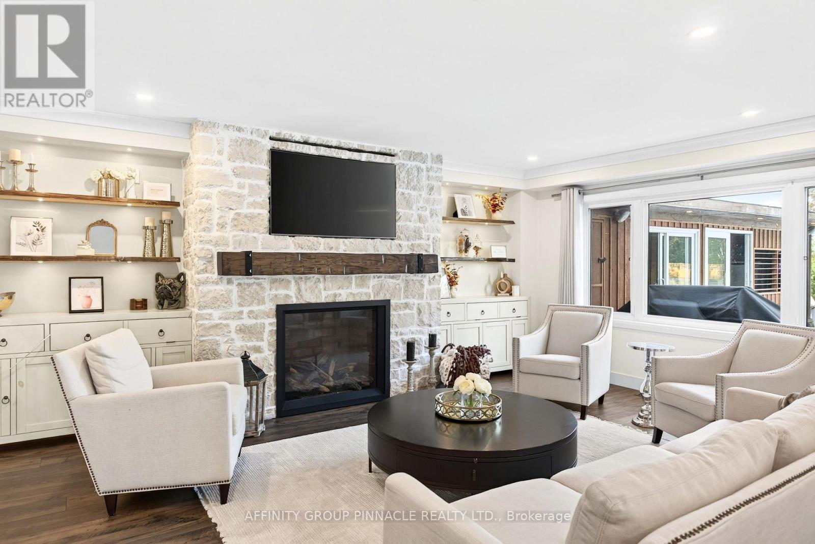 8 BRENDA BOULEVARD - 26