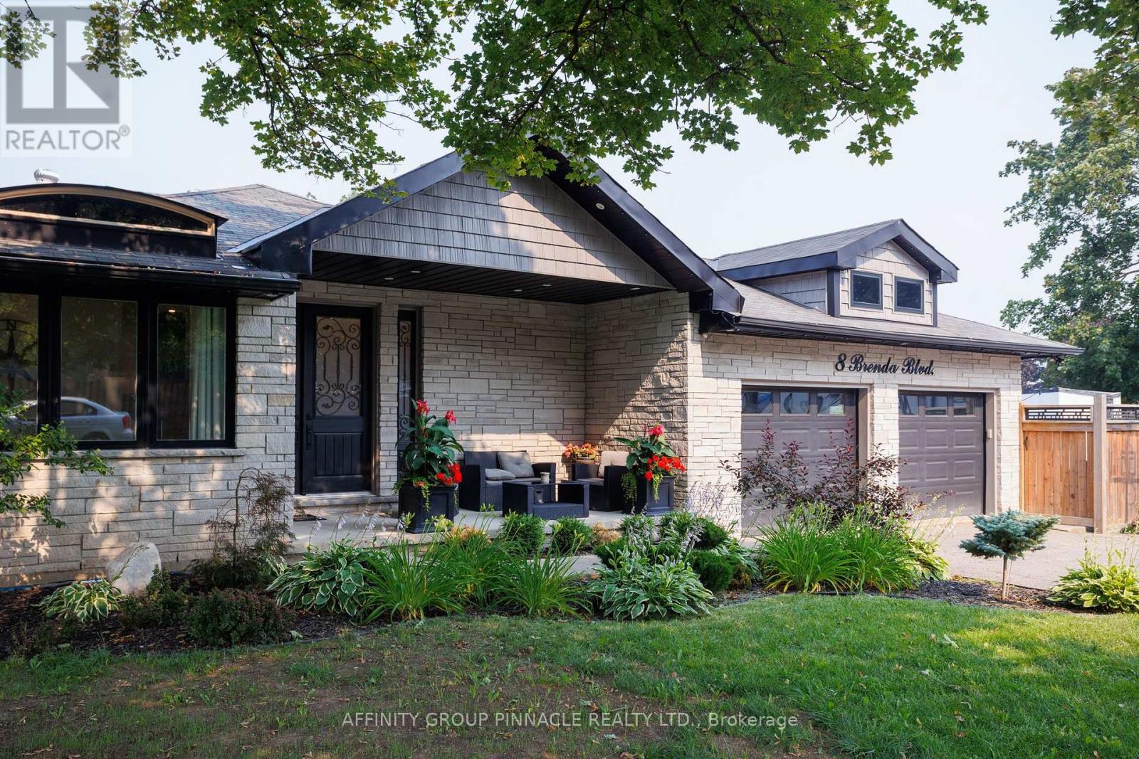 8 BRENDA BOULEVARD - 3