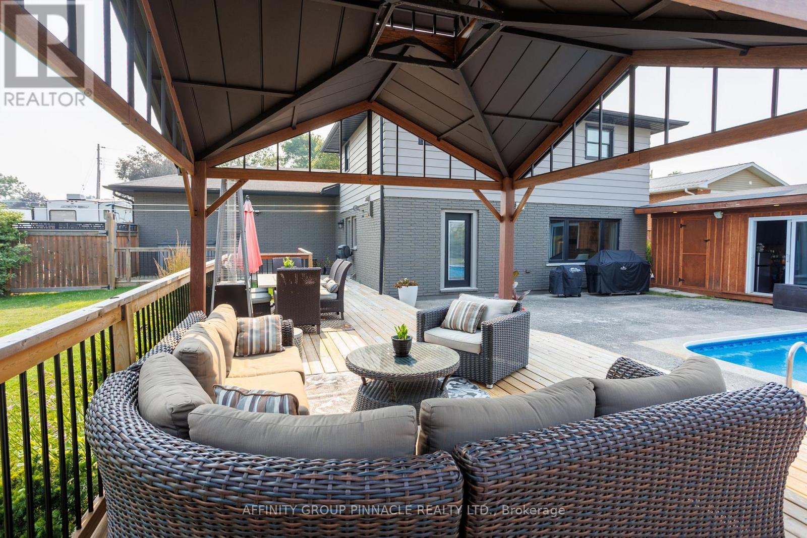 8 BRENDA BOULEVARD - 36