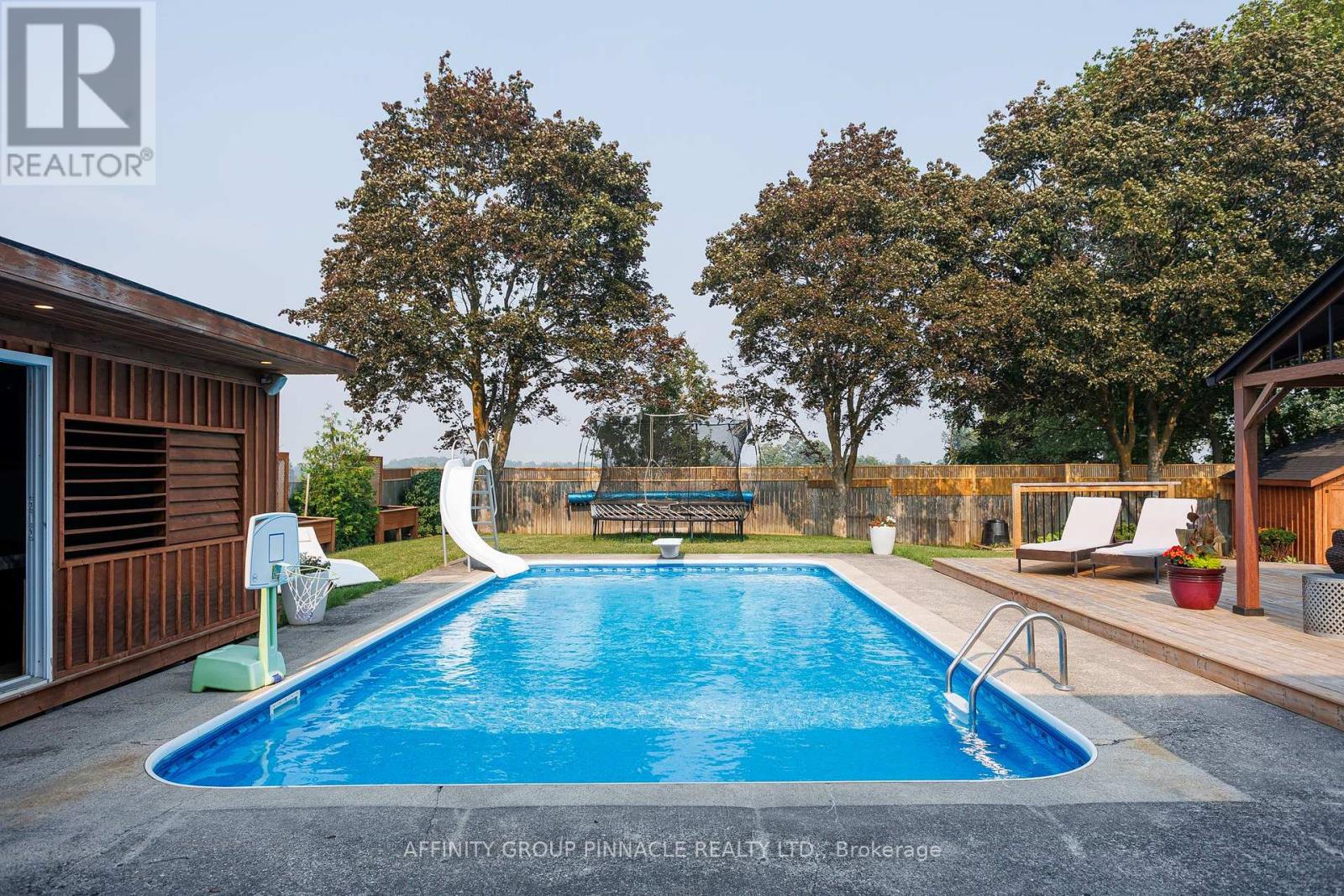 8 BRENDA BOULEVARD - 37
