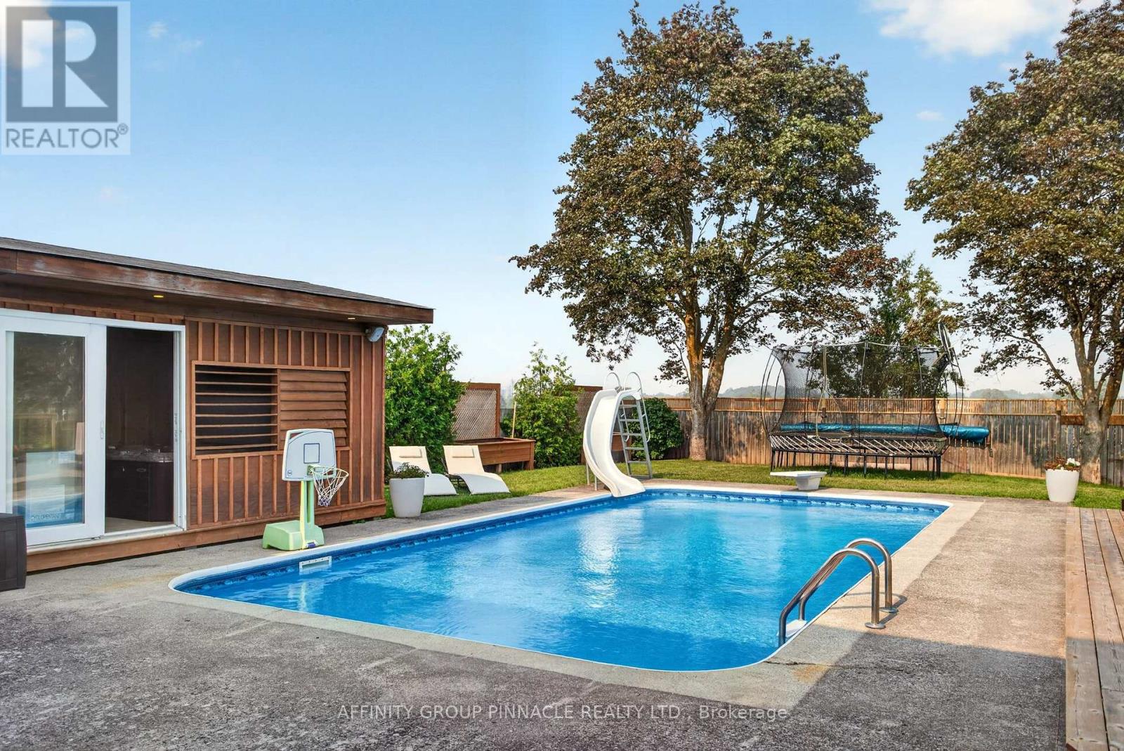 8 BRENDA BOULEVARD - 39