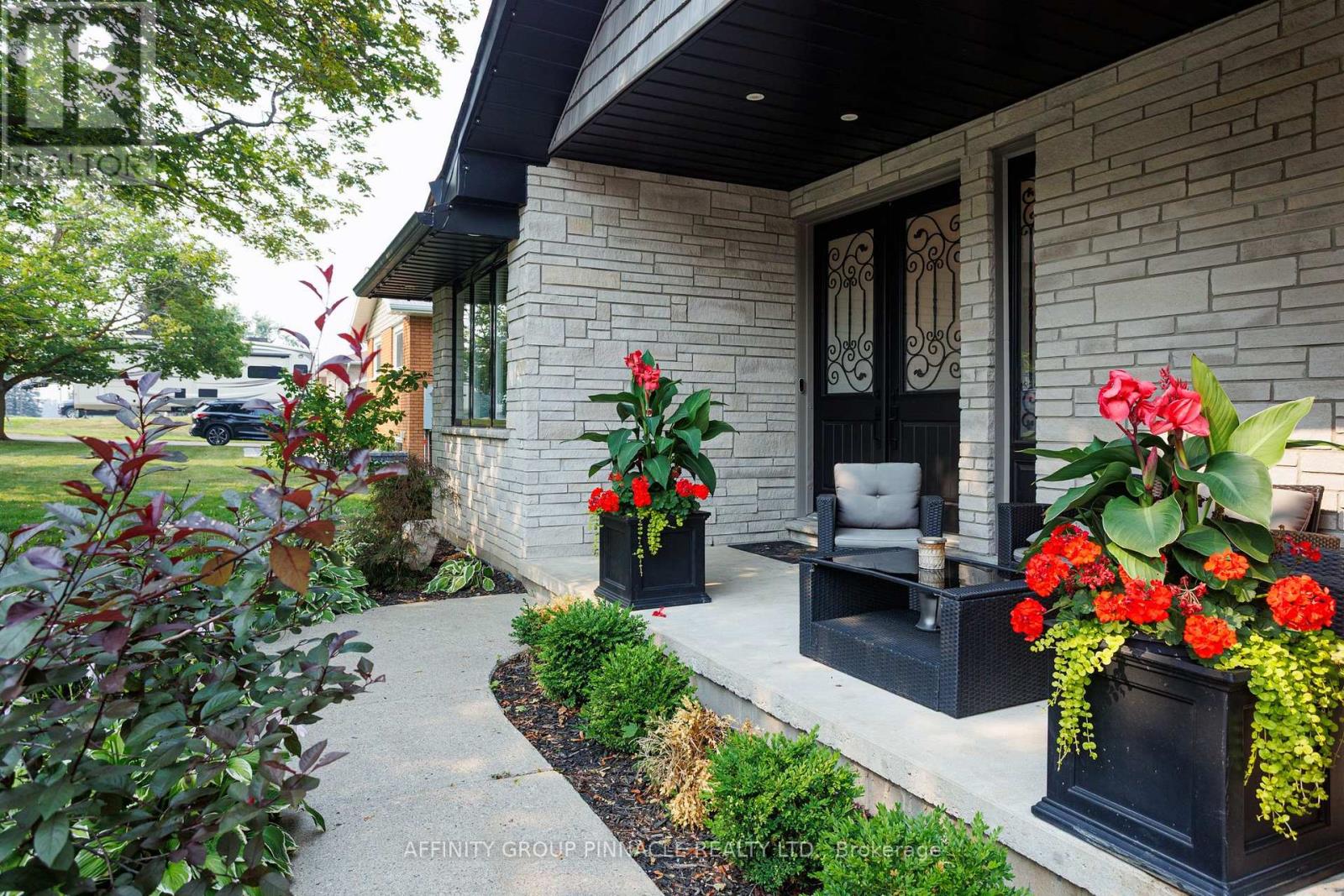 8 BRENDA BOULEVARD - 4