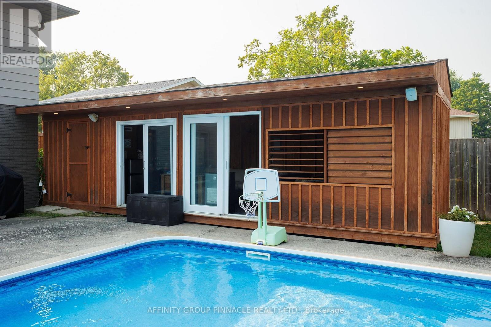 8 BRENDA BOULEVARD - 42
