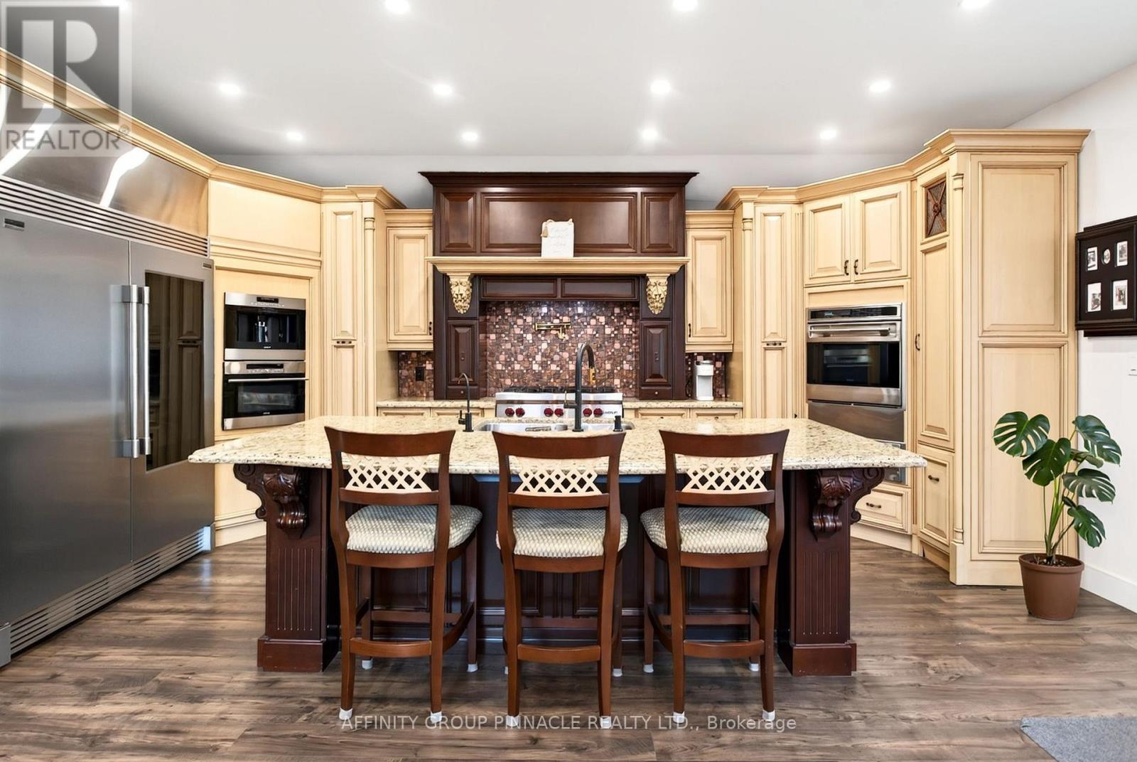 8 BRENDA BOULEVARD - 8