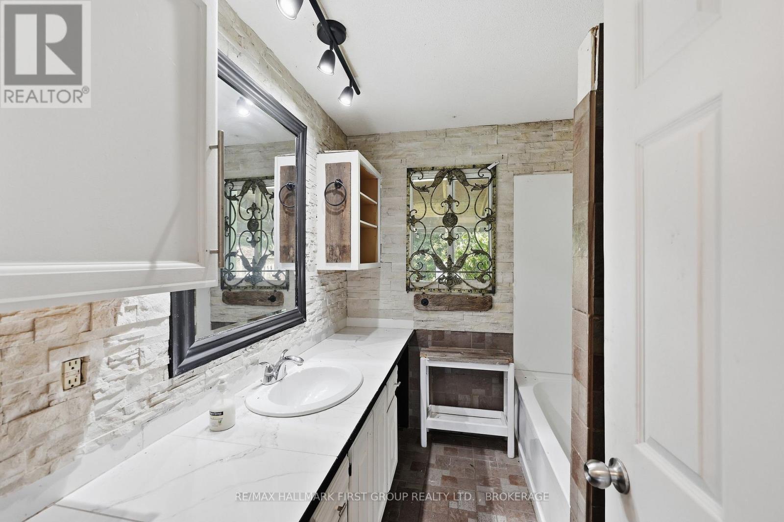 469 ABSALOM ROAD - 23