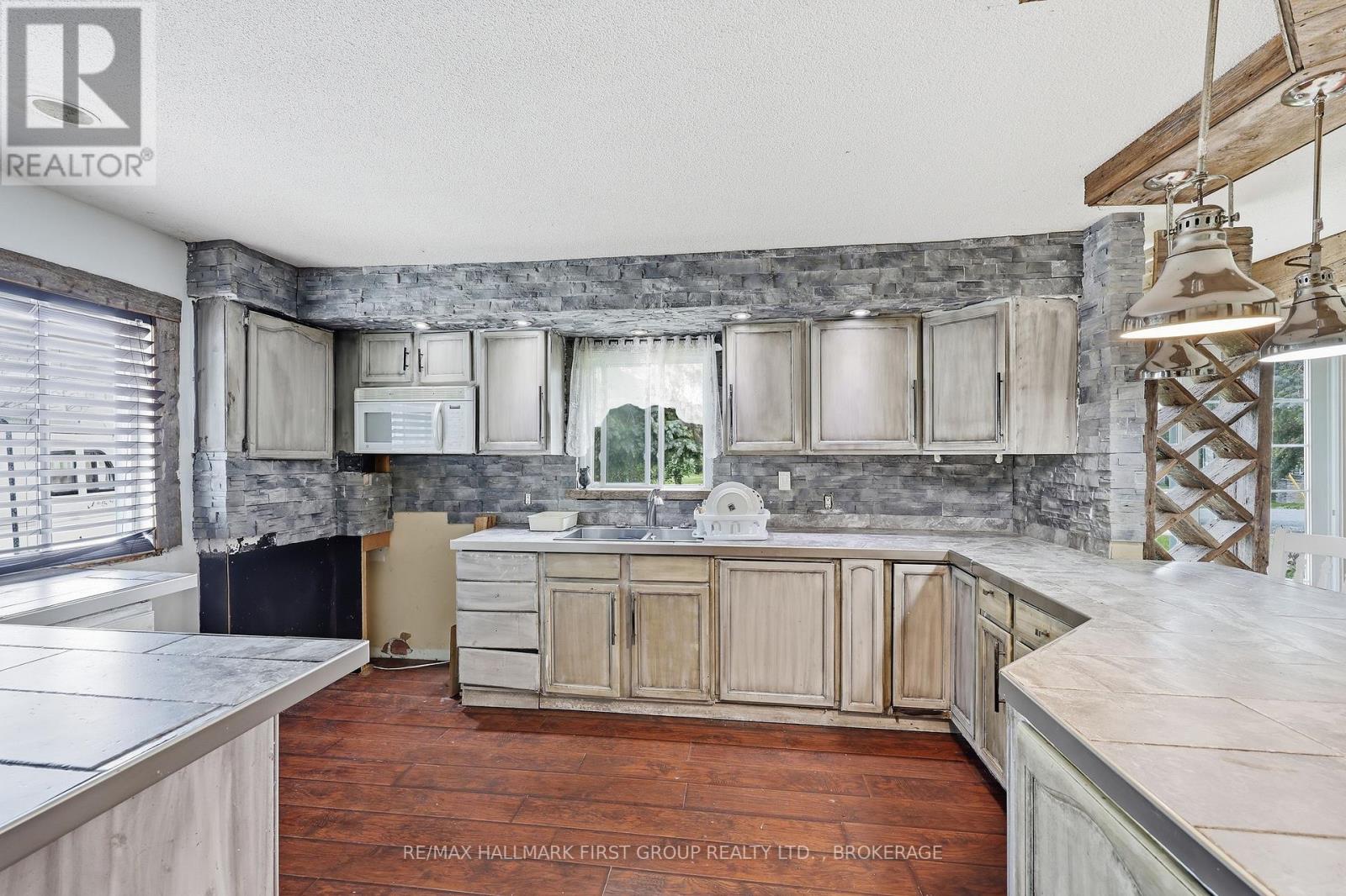 469 ABSALOM ROAD - 9