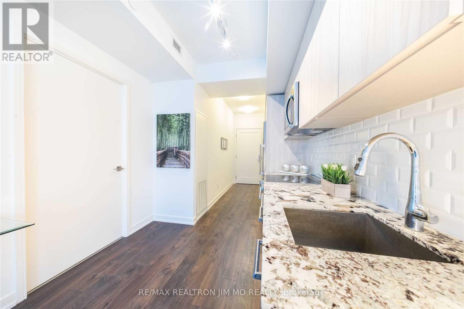 #706 28 WELLESLEY STREET E - 12