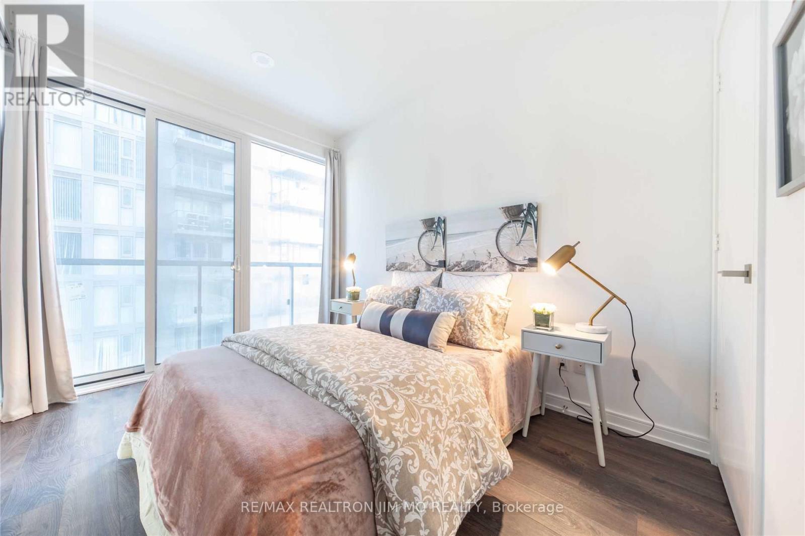 #706 28 WELLESLEY STREET E - 13