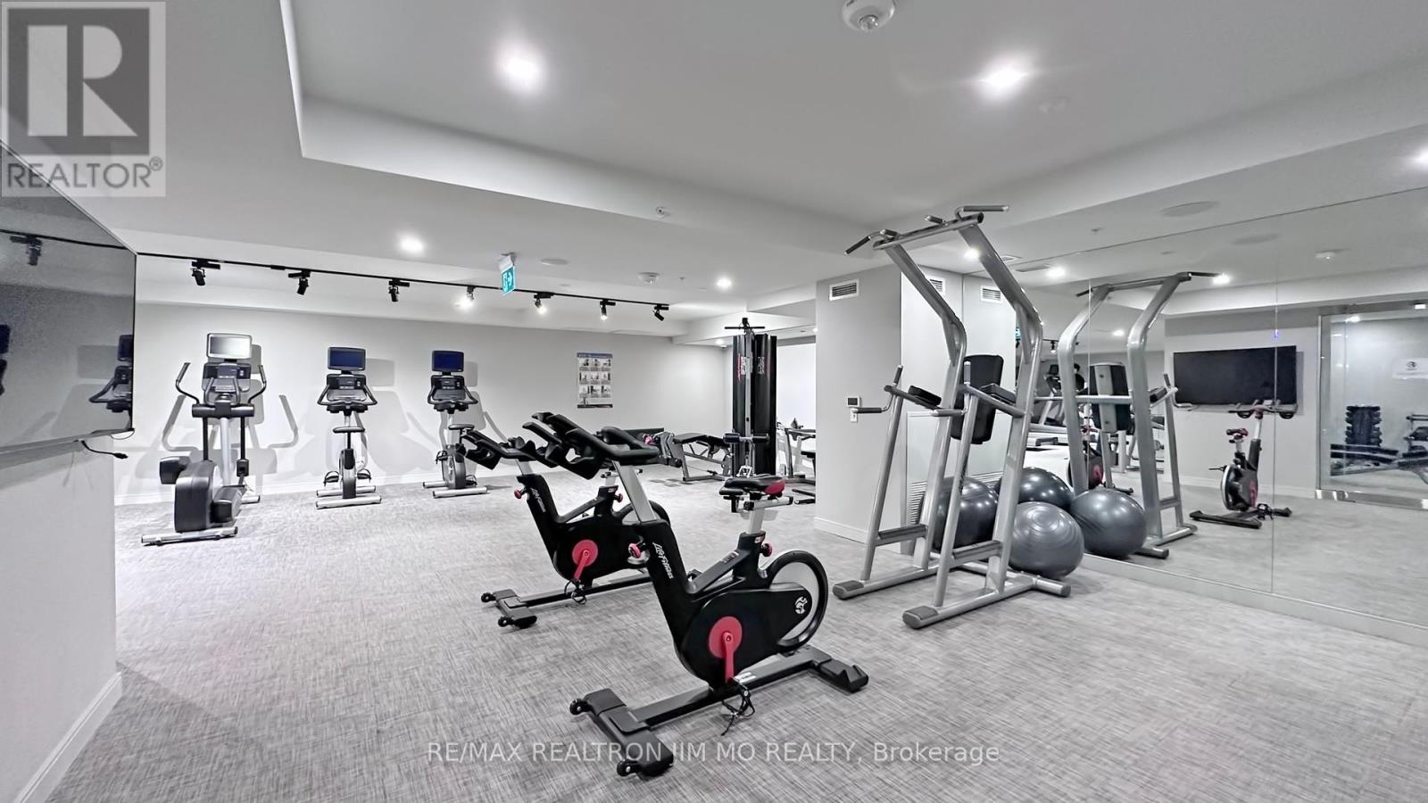 #706 28 WELLESLEY STREET E - 22