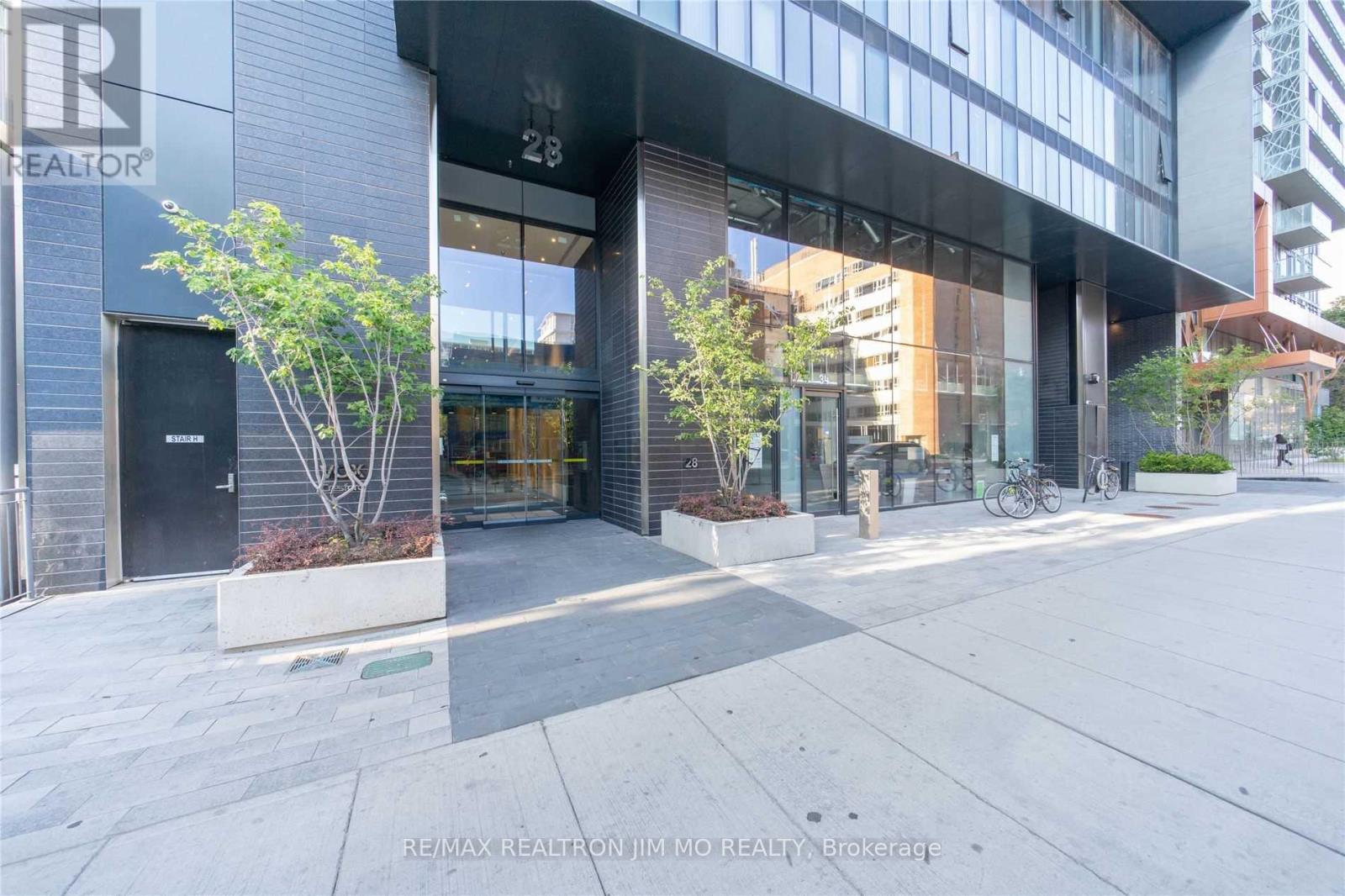 #706 28 WELLESLEY STREET E - 24