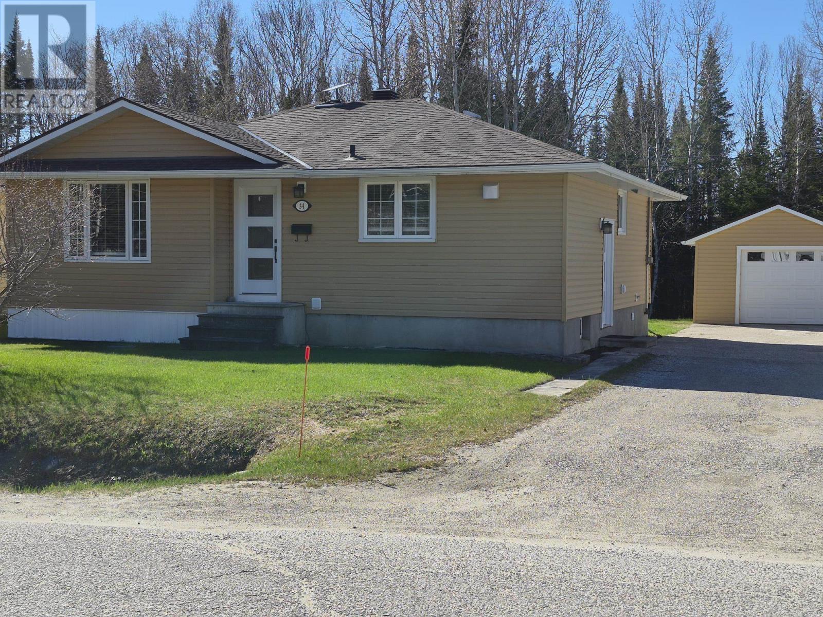 34 Redwing Ave - 2