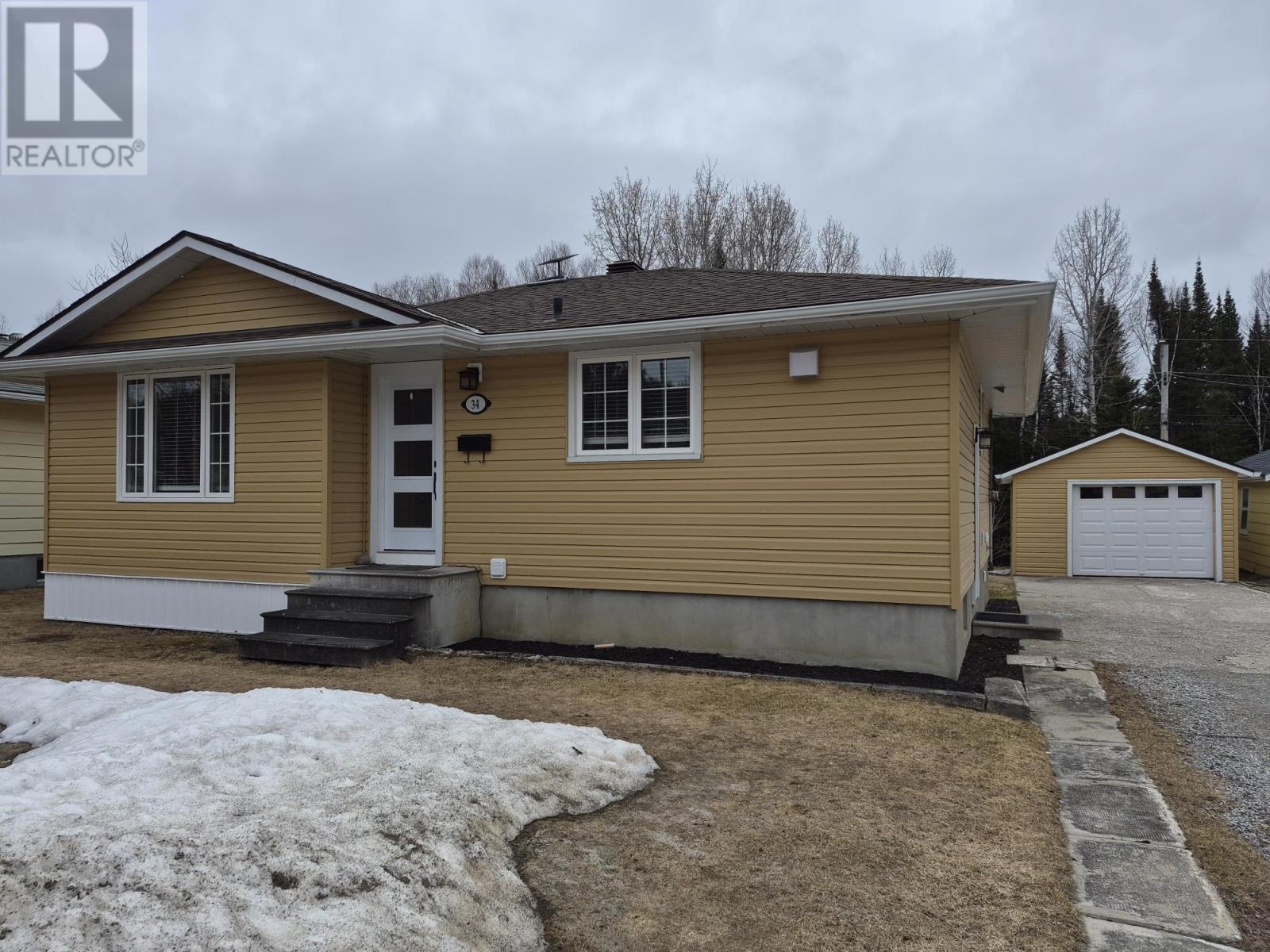 34 Redwing Ave - 48