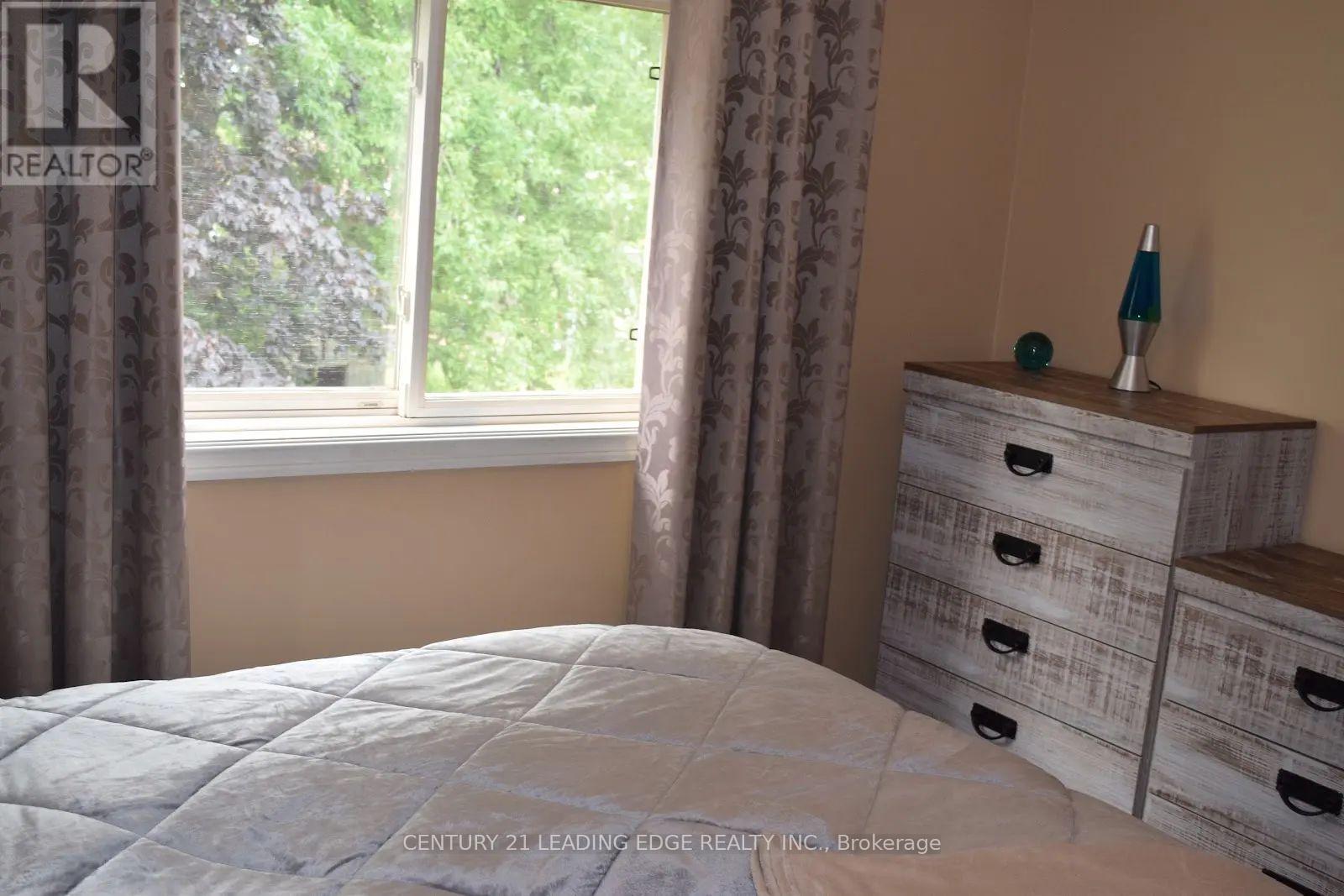 1128 VALLEY COURT N - 15