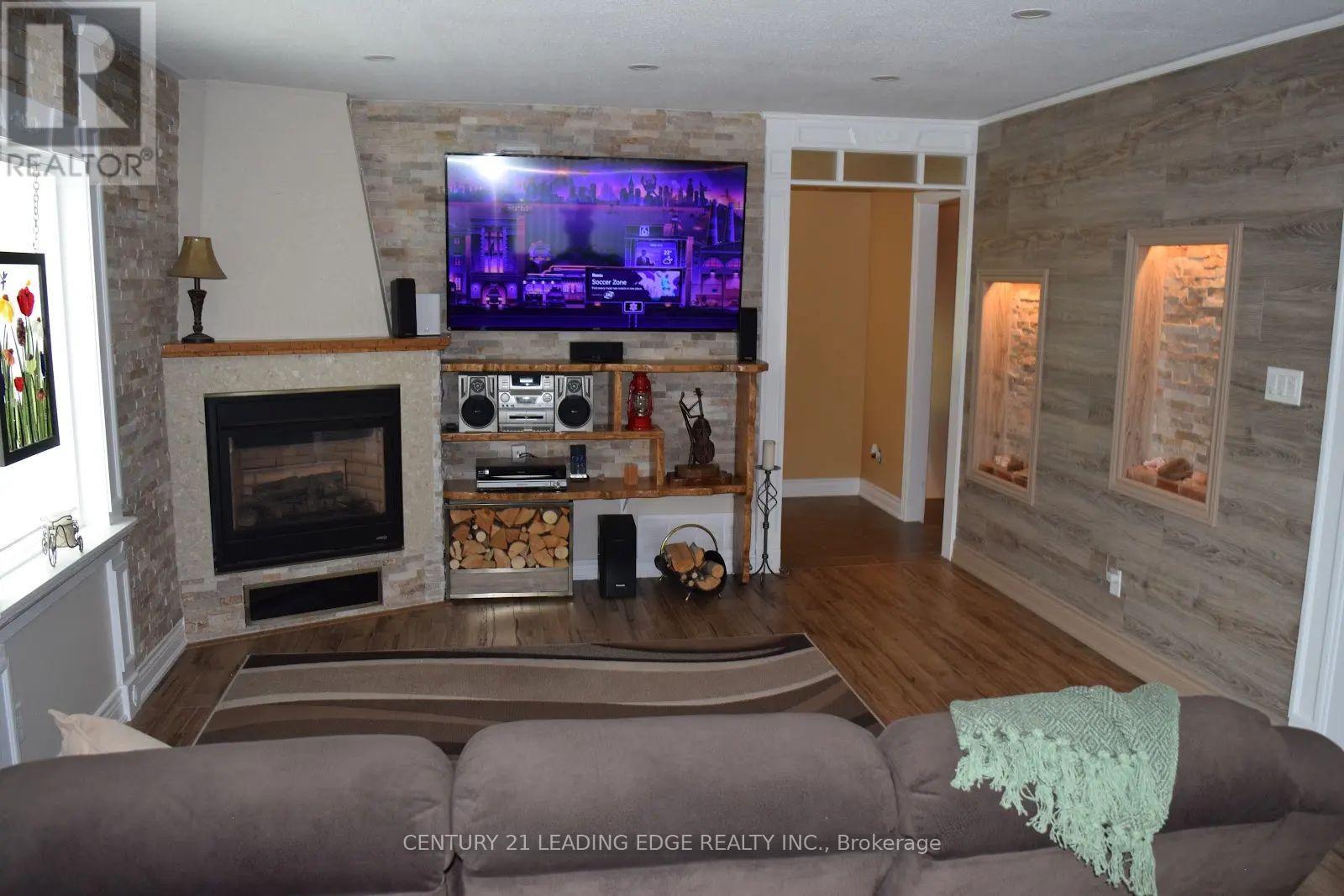 1128 VALLEY COURT N - 20